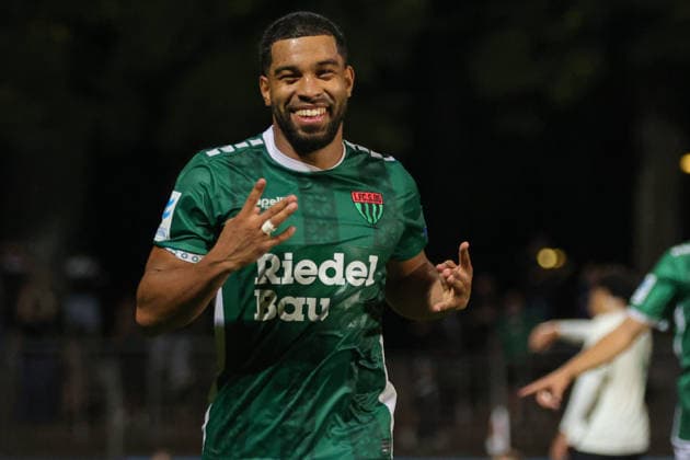 28.08.2026, Fußball, Herren, Saison 2026 2027, Regionalliga Bayern, 6. Spieltag: FC Schweinfurt 05 - SpVgg Greuther Fürth II Torschütze Jason Prodanovic (FC Schweinfurt 05, 17) feiert sein 4:0 Schweinfurt Riedel-Bau-Arena im Sachs-Stadio Bayern Unterfranken Deutschland