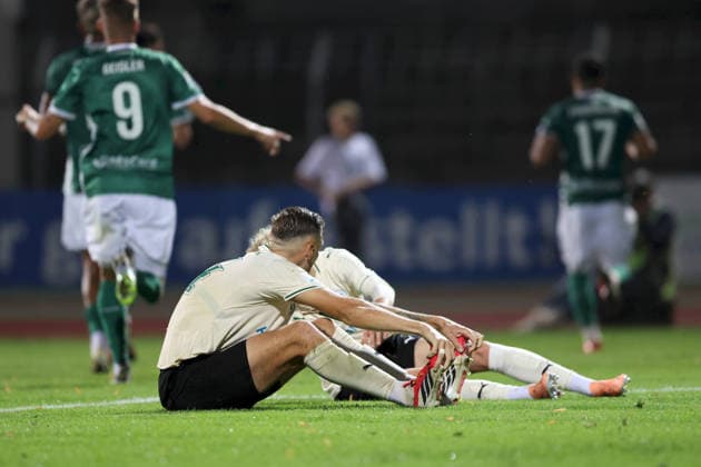 28.08.2026, Herren, Fussball, Saison 2026 2027, Regionalliga Bayern, 6. Spieltag: 1. FC Schweinfurt 1905 - SpVgg Greuther Fuerth II Bedient nach dem 5:2, Yannick Scholz ( 14, SpVgg Greuther Fürth II) Schweinfurt Sachs-Stadion Bayern Deutschland