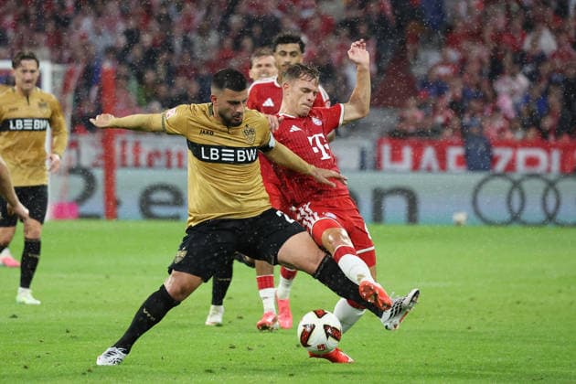 28.08.26 FC Bayern München - VfB Stuttgart Deutschland, München, 28.08.2026, Fussball, Bundesliga, Saison 2026 2027, FC Bayern München - VfB Stuttgart: Deniz Undav, links, VfB, Joshua Kimmich, rechts, Bayern . *** August 28, 2026 FC Bayern Munich vs. VfB Stuttgart Germany, Munich, August 28, 2026, Soccer, Bundesliga, 2026–2027 Season, FC Bayern Munich vs. VfB Stuttgart Deniz Undav, left, VfB, Joshua Kimmich, right, Bayern
