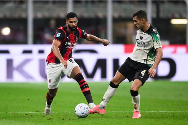 AC Milan v Venezia FC - Serie A Ruben Loftus-Cheek of AC Milan competes for the ball with Bartol Franjic of Venezia FC during the Serie A football match between AC Milan and Venezia FC. Milan Italy Copyright: xNicolòxCampox
