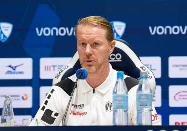 Timo Schultz (VfL Osnabrueck, Cheftrainer) nimmt nach dem Spiel an einer Pressekonferenz teil. GER, VfL Bochum 1848 vs VfL Osnabrueck, 2. Bundesliga, 3. Spieltag, Saison 2026-27, 28.08.2026 DFL REGULATIONS PROHIBIT ANY USE OF PHOTOGRAPHS AS IMAGE SEQUENCES AND OR QUASI-VIDEO GER, VfL Bochum 1848 vs VfL Osnabrueck, 2. Bundesliga, 3. Spieltag, Saison 2026-27, 28.08.2026 Bochum *** Timo Schultz, head coach of VfL Osnabrück, attends a postgame press conference GER, VfL Bochum 1848 vs. VfL Osnabrück, 2. Bundesliga, Matchday 3, 2026–27 season, August 28, 2026. DFL regulations prohibit any use of photographs as image sequences and or quasi-video. GER, VfL Bochum 1848 vs. VfL Osnabrück, 2. Bundesliga, Matchday 3, 2026–27 Season, August 28, 2026, Bochum Copyright: xEibner-Pressefoto ScottxColemanx EP_SCN
