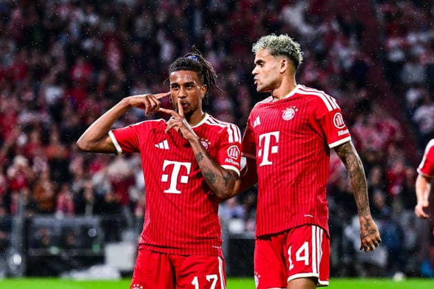 28.08.2026, Fussball, Bundesliga, FC Bayern München - VfB Stuttgart, Michael Olise (FC Bayern München) freut sich über das Tor zum 2:1, Luis Diaz (FC Bayern München) xRHR-FOTO DEx *** August 28, 2026, Soccer, Bundesliga, FC Bayern Munich vs. VfB Stuttgart, Michael Olise of FC Bayern Munich celebrates the goal that made it 2–1, Luis Diaz of FC Bayern Munich xRHR PHOTO DEx Copyright: TeresaxKroeger RHR-FOTOx RHR-FOTO DE