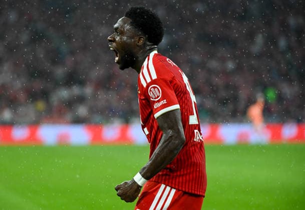28.08.2026, xemx, Fussball 1.Bundesliga, FC Bayern Muenchen - VfB Stuttgart v.l. Alphonso Davies (FC Bayern Muenchen) Jubel, Torjubel, celebrate the goal, jubelt ueber das Tor zum 3:1 (DFL DFB REGULATIONS PROHIBIT ANY USE OF PHOTOGRAPHS as IMAGE SEQUENCES and or QUASI-VIDEO) Muenchen *** August 28, 2026, xemx, Soccer, Bundesliga 1, FC Bayern Munich vs. VfB Stuttgart: Alphonso Davies of FC Bayern Munich celebrates, Goal celebration, celebrating the goal, celebrating the 3–1 goal DFL DFB REGULATIONS PROHIBIT ANY USE OF PHOTOGRAPHS as IMAGE SEQUENCES and or QUASI-VIDEO Munich