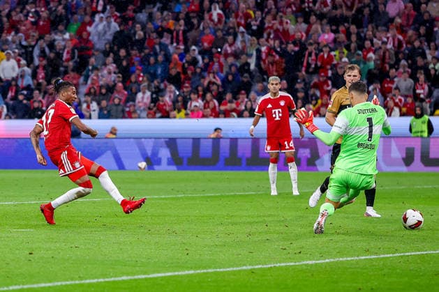 28.08.2026, Fußball, FC Bayern München - VfB Stuttgart, 1. Fußball Bundesliga, 1. Spieltag, Allianz-Arena, Saison 2026 2027: Torschuss Schuss Treffer Tor zum 2:1 durch Torschütze Michael Olise (FC Bayern München 17) DFB regulations prohibit any use of photographs as image sequences and or quasi-video. Bayern Deutschland *** August 28, 2026, Soccer, FC Bayern Munich vs. VfB Stuttgart, Bundesliga 1, Matchday 1, Allianz Arena, 2026–2027 Season: Shot on goal, shot, goal—the 2–1 goal scored by Michael Olise for FC Bayern Munich. 17. DFB regulations prohibit any use of photographs as image sequences and or quasi-video. Bayern, Germany