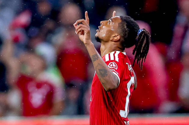 28.08.2026, Fußball, FC Bayern München - VfB Stuttgart, 1. Fußball Bundesliga, 1. Spieltag, Allianz-Arena, Saison 2026 2027: Torjubel nach dem Tor zum 2:1 durch Torschütze Michael Olise (FC Bayern München 17) DFB regulations prohibit any use of photographs as image sequences and or quasi-video. Bayern Deutschland *** August 28, 2026, Soccer, FC Bayern Munich vs. VfB Stuttgart, Bundesliga 1, Matchday 1, Allianz Arena, 2026–2027 Season. Celebration after the 2–1 goal scored by Michael Olise. FC Bayern Munich 17. DFB regulations prohibit any use of photographs as image sequences and or quasi-video. Bayern, Germany