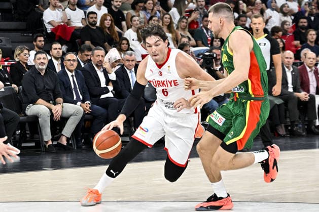 Turkiye v Lithuania - FIBA 2027 World Cup European Qualifiers ISTANBUL, TURKIYE - AUGUST 28: Cedi Osman (R) of Turkiye in action against Azuolas Tubelis (10) of Lithuania during FIBA 2027 World Cup European Qualifiers Group J second round match between Turkiye and Lithuania at Basketball Development Center in Istanbul, Turkiye on August 28, 2026. Muhammed Enes Yildirim Anadolu Istanbul Turkey. Editorial use only. Please get in touch for any other usage.  Copyright: x2026xAnadoluxMuhammedxEnesxYildirimx