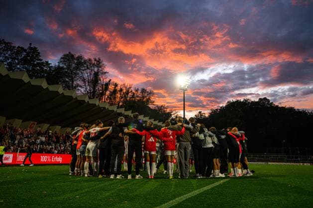 COLOGNE, GERMANY - 28 AUGUST, 2026:Players and coaches of 1.FC Koeln. The football match 1. FC Koeln v TSG 1899 Hoffenheim - Google Pixel Frauen-Bundesliga at Franz-Kremer-Stadion.  Copyright: xVitaliixKliuievx