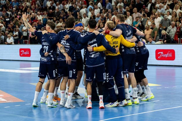 Opel HBL: SG Flensburg-Handewitt vs ThSV Eisenach; 28.08.26 Jubel nach Sieg Team SG Flensburg-Handewitt Opel HBL: SG Flensburg-Handewitt vs ThSV Eisenach, GGW Arena am 28.08.26 Copyright: xBEAUTIFULxSPORTS MarioxM.xKobergx