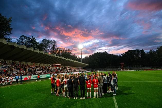 COLOGNE, GERMANY - 28 AUGUST, 2026:Players and coaches of 1.FC Koeln. The football match 1. FC Koeln v TSG 1899 Hoffenheim - Google Pixel Frauen-Bundesliga at Franz-Kremer-Stadion.  Copyright: xVitaliixKliuievx