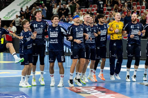 Opel HBL: SG Flensburg-Handewitt vs ThSV Eisenach; 28.08.26 Jubel nach Sieg Team SG Flensburg-Handewitt Opel HBL: SG Flensburg-Handewitt vs ThSV Eisenach, GGW Arena am 28.08.26 Copyright: xBEAUTIFULxSPORTS MarioxM.xKobergx