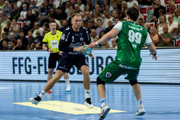 Opel HBL: SG Flensburg-Handewitt vs ThSV Eisenach; 28.08.26 Simon Pytlick (Nr.02, SG Flensburg-Handewitt gegen Tillman Leu (Nr.99, ThSV Eisenach) Opel HBL: SG Flensburg-Handewitt vs ThSV Eisenach, GGW Arena am 28.08.26 Copyright: xBEAUTIFULxSPORTS MarioxM.xKobergx
