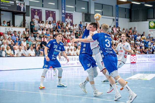 2. HBL; TV Hüttenberg - TV Großwallstadt, 28.08.26 Torsten Anselm (TV Hüttenberg, 25), Johan Rohwer (TV Großwallstadt, 29), Axel Skaarnaes (TV Großwallstadt, 35), Loic Kaysen (TV Großwallstadt, 31), Paul Ohl (TV Hüttenberg, 10) 2. HBL; TV Hüttenberg - TV Großwallstadt: Hüttenberg, 28.08.26 Copyright: xBEAUTIFULxSPORTS Roeczeyx