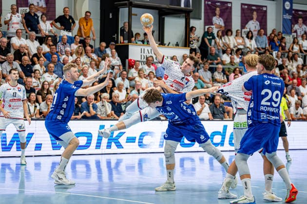 2. HBL; TV Hüttenberg - TV Großwallstadt, 28.08.26 David Sehnke (TV Hüttenberg, 4), Loic Kaysen (TV Großwallstadt, 31), Axel Skaarnaes (TV Großwallstadt, 35)., Johan Rohwer (TV Großwallstadt, 29), Georg Löwen (TV Hüttenberg, 33) 2. HBL; TV Hüttenberg - TV Großwallstadt: Hüttenberg, 28.08.26 Copyright: xBEAUTIFULxSPORTS Roeczeyx