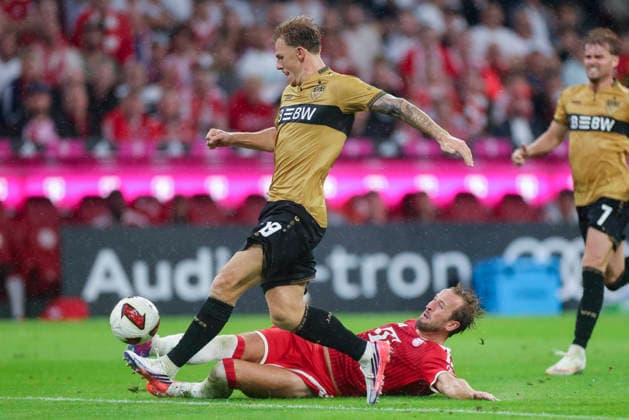 Finn Jeltsch (VfB Stuttgart) und Harry Kane (FC Bayern Muenchen) kaempfen um den Ball waehrend des Spiels der 1. Bundesliga zwischen FC Bayern Muenchen und VfB Stuttgart, Allianz Arena am 28. August 2026 in Muenchen, Deutschland. (Foto von Marco Steinbrenner DeFodi Images) +++ Finn Jeltsch (VfB Stuttgart) und Harry Kane (FC Bayern Muenchen) battle for the ball during the Bundesliga match between FC Bayern Muenchen and VfB Stuttgart at Allianz Arena on August 28, 2026 in Munich, Germany. (Photo by Marco Steinbrenner DeFodi Images) DFB DFL REGULATIONS PROHIBIT ANY USE OF PHOTOGRAPHS AS IMAGE SEQUENCES AND OR QUASI-VIDEO. (Photo by Marco Steinbrenner DeFodi Images) - *** Finn Jeltsch of VfB Stuttgart and Harry Kane of FC Bayern Munich battle for the ball during the Bundesliga 1 match between FC Bayern Munich and VfB Stuttgart, Allianz Arena on August 28, 2026, in Munich, Germany. Photo by Marco Steinbrenner, DeFodi Images. Finn Jeltsch of VfB Stuttgart and Harry Kane of FC Bayern Munich battle for the ball during the Bundesliga match between FC Bayern Munich and VfB Stuttgart at Allianz Arena on August 28, 2026 in Munich, Germany. Photo by Marco Steinbrenner, DeFodi Images. DFB and DFL regulations prohibit any use of photographs as image sequences and or quasi-video. Photo by Marco Steinbrenner, DeFodi Images.