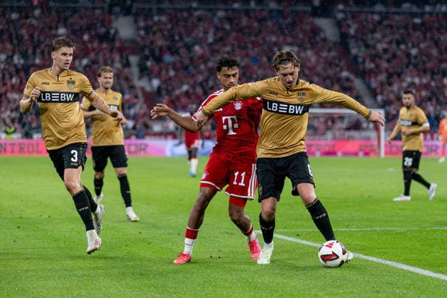 Kampf um den Ball Zweikampf zwischen Nathaniel Brown (FC Bayern Muenchen, 11) und Angelo Stiller (VfB Stuttgart, 06), links Ramon Hendriks (VfB Stuttgart, 03) GER, FC Bayern Muenchen vs. VfB Stuttgart, Fussball, Bundesliga, 1. Spieltag, Spielzeit 2026 2027, 28.08.2026. (DFL DFB REGULATIONS PROHIBIT ANY USE OF PHOTOGRAPHS as IMAGE SEQUENCES and or QUASI-VIDEO). Foto: HMB Media Heike Feiner *** Battle for the Ball: Tackle between Nathaniel Brown (FC Bayern Munich, 11) and Angelo Stiller (VfB Stuttgart, 06); on the left, Ramon Hendriks (VfB Stuttgart, 03), GER; FC Bayern Munich vs. VfB Stuttgart, Soccer, Bundesliga, Matchday 1, 2026–2027 season, August 28, 2026. DFL and DFB regulations prohibit any use of photographs as image sequences and or quasi-video. Photo: HMB Media, Heike Feiner Copyright: HMBxMedia HeikexFeiner