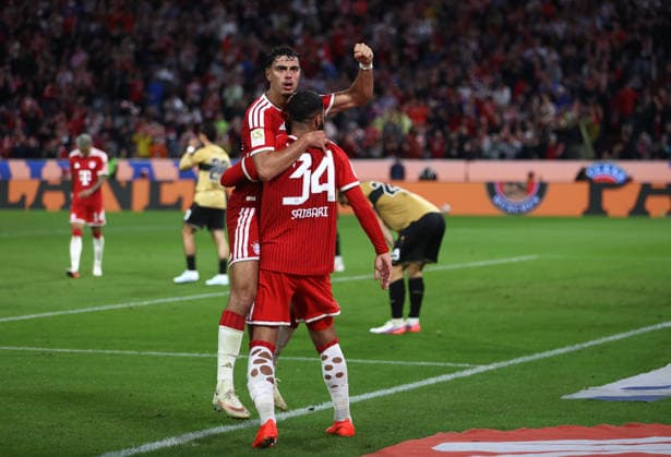 Fussball, Herren, Bundesliga, Saison 2026 2027, FC Bayern München - VFB Stuttgart, Allianz Arena 4:1 durch Aleksandar Pavlovic (FC Bayern München) Tor, Jubel, hier mit Vorbereiter Ismael Saibari (FC Bayern München) (re.) DFB, DFL regulations prohibit any use of photographs as image sequences and or quasi-video *** Soccer, Men s, Bundesliga, 2026–2027 Season, FC Bayern Munich vs. VFB Stuttgart, Allianz Arena, 4–1, goal by Aleksandar Pavlovic (FC Bayern Munich), celebration, shown here with assist provider Ismael Saibari (FC Bayern Munich). Note: DFB and DFL regulations prohibit any use of photographs as image sequences and or quasi-video.