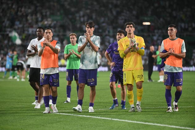 ESP: LaLiga EA Sports Racing Santander v Elche CF Elche players after losing during LaLiga EA Sports between Racing Santander v Elche CF played at Campos de de El Sardinero Stadium in Cantabria on August 28, 2026 in Spain Spain Futbol Copyright: xAgenciaxLOFx