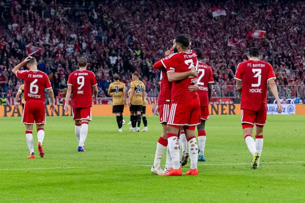 Dayot Upamecano (FC Bayern Muenchen, 02) umarmt Ismael Saibari (FC Bayern Muenchen, 34) nach dessen Vorlage zum Tor zum 4:1 durch Aleksandar Pavlovic (FC Bayern Muenchen, 45) - nicht im Bild GER, FC Bayern Muenchen vs. VfB Stuttgart, Fussball, Bundesliga, 1. Spieltag, Spielzeit 2026 2027, 28.08.2026. (DFL DFB REGULATIONS PROHIBIT ANY USE OF PHOTOGRAPHS as IMAGE SEQUENCES and or QUASI-VIDEO). Foto: HMB Media Heike Feiner *** Dayot Upamecano (FC Bayern Munich, 02) hugs Ismael Saibari (FC Bayern Munich, 34) after his assist led to the 4–1 goal by Aleksandar Pavlovic (FC Bayern Munich, 45; not pictured), GER, FC Bayern Munich vs. VfB Stuttgart, Soccer, Bundesliga, Matchday 1, 2026–2027 season, August 28, 2026 DFL DFB REGULATIONS PROHIBIT ANY USE OF PHOTOGRAPHS AS IMAGE SEQUENCES AND OR QUASI-VIDEO Photo: HMB Media, Heike Feiner Copyright: HMBxMedia HeikexFeiner