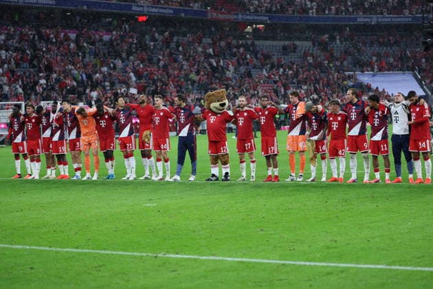 28.08.2026, GER, Fussball, Herren, 1. Bundesliga, Saison 2026 2027, 1. Spieltag, FC Bayern München vs. VfB Stuttgart Spielende Endstand 5:1 Dank an die Fans nach dem Spiel FC Bayern München FC Bayern Muenchen DFB DFL regulations prohibit any use of photographs as image sequences and or quasi-video München Allianz Arena Bayern Deutschland *** August 28, 2026, GER, Soccer, Men s, 1. Bundesliga, 2026–2027 Season, Matchday 1, FC Bayern Munich vs. VfB Stuttgart, Final Score: 5–1, Thanks to the fans after the game, FC Bayern Munich, FC Bayern Munich, DFB, DFL regulations prohibit any use of photographs as image sequences and or quasi-video, Munich, Allianz Arena, Bayern, Germany Copyright: xNordphoto Schneiderx