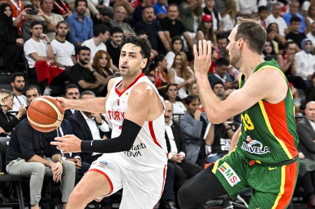 Turkiye v Lithuania - FIBA 2027 World Cup European Qualifiers ISTANBUL, TURKIYE - AUGUST 28: Furkan Korkmaz of Turkiye in action against Mindaugas Kacinas (33) of Lithuania during FIBA 2027 World Cup European Qualifiers Group J second round match between Turkiye and Lithuania at Basketball Development Center in Istanbul, Turkiye on August 28, 2026. Muhammed Enes Yildirim Anadolu Istanbul Turkey. Editorial use only. Please get in touch for any other usage.  Copyright: x2026xAnadoluxMuhammedxEnesxYildirimx