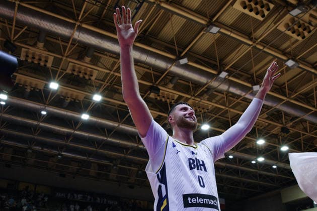 IPA87876142 - Jusuf Nurkic of Bosnia and Herzegovina celebrates the victory during the FIBA Basketball World Cup 2027 Group J European Qualifiers game between Bosnia and Herzegovina and Italy at SKPC Mejdan on August 28, 2026, in Tuzla, Bosnia and Herzegovina, during the Bosnia and Herzegovina vs. Italy game - Second Round · Group J - WCQ’27, FIBA World Cup in , , August 28, 2026  Copyright: x(c)xAlbertoxCavallaro SportReporter IPAxSportx xx 87876142