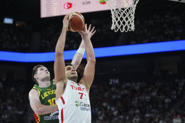 Turkiye v Lithuania - FIBA 2027 World Cup European Qualifiers ISTANBUL, TURKIYE - AUGUST 28: Omer Faruk Yurtseven (77) of Turkiye in action against Azuolas Tubelis (10) of Lithuania during the FIBA 2027 Basketball World Cup European Qualifiers second round Group J match between Turkiye and Lithuania at Turkcell Basketball Development Center in Istanbul, Turkiye on August 28, 2026. Bunyamin Celik Anadolu Istanbul Turkey. Editorial use only. Please get in touch for any other usage.  Copyright: x2026xAnadoluxBunyaminxCelikx