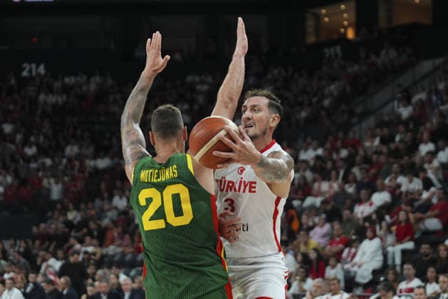Turkiye v Lithuania - FIBA 2027 World Cup European Qualifiers ISTANBUL, TURKIYE - AUGUST 28: Yigitcan Saybir (3) of Turkiye in action against Donatas Motiejunas (20) of Lithuania during the FIBA 2027 Basketball World Cup European Qualifiers second round Group J match between Turkiye and Lithuania at Turkcell Basketball Development Center in Istanbul, Turkiye on August 28, 2026. Bunyamin Celik Anadolu Istanbul Turkey. Editorial use only. Please get in touch for any other usage.  Copyright: x2026xAnadoluxBunyaminxCelikx