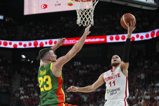 Turkiye v Lithuania - FIBA 2027 World Cup European Qualifiers ISTANBUL, TURKIYE - AUGUST 28: Malachi Flynn (11) of Turkiye in action against Matas Jogela (23) of Lithuania during the FIBA 2027 Basketball World Cup European Qualifiers second round Group J match between Turkiye and Lithuania at Turkcell Basketball Development Center in Istanbul, Turkiye on August 28, 2026. Bunyamin Celik Anadolu Istanbul Turkey. Editorial use only. Please get in touch for any other usage.  Copyright: x2026xAnadoluxBunyaminxCelikx
