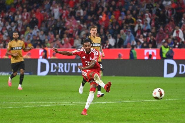 irregulaeres Tor von Michael OLISE (Bayern Muenchen),Aktion,Torschuss. Fussball 1. Bundesliga Saison 2026 2027, 1.Spieltag, Spieltag01, FC Bayern Muenchen - VfB Stuttgart 5-1 am 28.08.2026 , A L L I A N Z A R E N A. Â *** Unsuccessful shot by Michael OLISE, Bayern Munich; Action; Shot on goal; Soccer; 1. Bundesliga; 2026–2027 season, Matchday 1, Matchday 01, FC Bayern Munich vs. VfB Stuttgart 5–1 on August 28, 2026, Allianz Arena Â