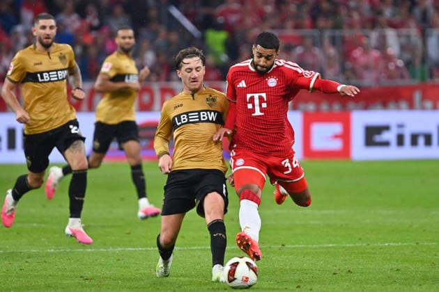 v.re:Ismael SAIBARI (Bayern Muenchen), Aktion,Zweikampf gegen Angelo STILLER (VFB Stuttgart). Fussball 1. Bundesliga Saison 2026 2027, 1.Spieltag, Spieltag01, FC Bayern Muenchen - VfB Stuttgart 5-1 am 28.08.2026 , A L L I A N Z A R E N A. *** v re Ismael SAIBARI Bayern Munich, Action, Tackle against Angelo STILLER VFB Stuttgart Soccer 1. Bundesliga Season 2026–2027, Matchday 1, Matchday 01, FC Bayern Munich vs. VfB Stuttgart 5–1 on August 28, 2026, Allianz Arena