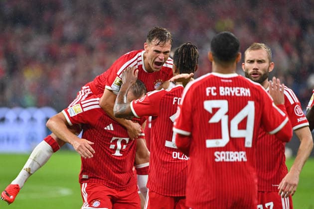 kollektiver Torjubel mit Joshua KIMMICH (Bayern Muenchen),Harry KANE (Bayern Muenchen),Michael OLISE (Bayern Muenchen),Ismael SAIBARI (Bayern Muenchen),Konrad LAIMER (Bayern Muenchen), Jubel,Freude,Begeisterung,Aktion. Fussball 1. Bundesliga Saison 2026 2027, 1.Spieltag, Spieltag01, FC Bayern Muenchen - VfB Stuttgart 5-1 am 28.08.2026 , A L L I A N Z A R E N A. *** Collective goal celebration with Joshua KIMMICH (Bayern Munich), Harry KANE (Bayern Munich), Michael OLISE (Bayern Munich), Ismael SAIBARI (Bayern Munich), Konrad LAIMER (Bayern Munich), Celebration, joy, excitement, action—Soccer, Bundesliga Season 2026–2027, Matchday 1, Matchday 01, FC Bayern Munich vs. VfB Stuttgart 5–1 on August 28, 2026, ALLIANZ ARENA