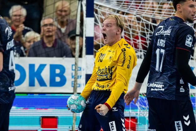 Opel HBL: SG Flensburg-Handewitt vs ThSV Eisenach; 28.08.26 Jubel Freude über gehaltenen Ball bei Simon Möller (Nr.30, SG Flensburg-Handewitt) Opel HBL: SG Flensburg-Handewitt vs ThSV Eisenach, GGW Arena am 28.08.26 Copyright: xBEAUTIFULxSPORTS MarioxM.xKobergx