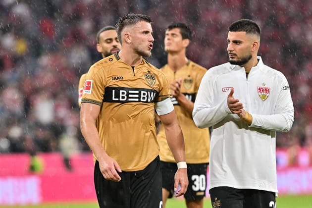 MUNICH, GERMANY - 28. AUGUST: the Players from Stuttgart talking together during the Bundesliga Match between FC Bayern Munich vs. VfB Stuttgart at Matchday 1 at Allianz Arena DFL REGULATIONS PROHIBIT ANY USE OF PHOTOGRAPHS AS IMAGE SEQUENCES AND OR QUASI-VIDEO - Ermedin DEMIROVIC (VfB Stuttgart 9) and Deniz UNDAV (VfB Stuttgart 26) Copyright: xBEAUTIFULxSPORTS Goldbergx