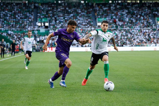 Real Racing Club de Santander v Elche CF - LaLiga EA Sports 2026 27 Racing de Santander v Elche C.F - LaLiga EA Sports - AUGUST 28 - Gustavo Puerta of Racing de Santander competes for the ball with Facundo Buonanotte of Elche C.F during the LaLiga EA Sports match between Racing de Santander and Elche C.F at El Sardinero Stadium, Santander, Spain, on August 28, 2026. Santander Canabria Spain  Copyright: xDavidxFernandezx originalFilename:fern__ndez-racingde260828_nppKG.jpg
