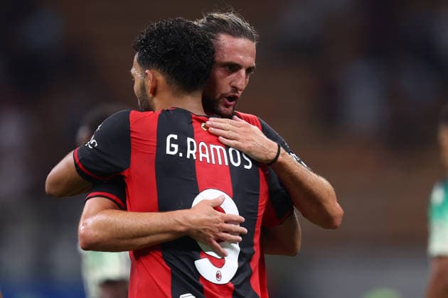Ac Milan -Venezia Fc Goncalo Ramos of Ac Milan celebrates Adrien Rabiot of Ac Milan at the end of the Serie A match beetween Ac Milan and Venezia Fc at Stadio Giuseppe Meazza on August, 28 2027 in Milano, Italy . Milano Stadio Giuseppe Meazza Italy Copyright: xMarcoxCanonierox