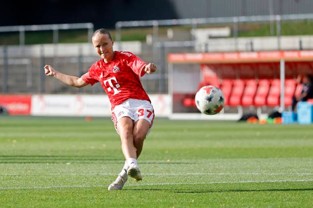 Fußballspielerin Beke Sterner (1. FC Köln, 37, Abwehr) beim Spiel der 1. Damen-Mannschaft des 1. FC Köln gegen TSG Hoffenheim (Endstand: 1:0) am 2. Spieltag in der Google Pixel Frauen-Bundesliga im Franz Kremer Stadion. Köln, 28.08.2026 (DFB REGULATIONS PROHIBIT ANY USE OF PHOTOGRAPHS AS IMAGE SEQUENCES AND OR QUASI-VIDEO) NRW Deutschland *** Soccer player Beke Sterner of 1 FC Köln, 37, playing defense during the 1 FC Köln women’s first team’s match against TSG Hoffenheim (final score 1–0) on Matchday 2 of the Google Pixel Women’s Bundesliga at Franz Kremer Stadium in Cologne, August 28, 2026. DFB regulations prohibit any use of photographs as image sequences and or quasi-video. NRW, Germany Copyright: xChristophxHardtx