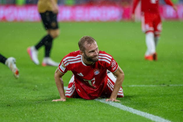 Konrad Laimer (FC Bayern Muenchen, 27) am Boden liegend, GER, FC Bayern Muenchen vs. VfB Stuttgart, Fussball, Bundesliga, 1. Spieltag, Saison 2026 2027, 28.08.2026, DFL DFB REGULATIONS PROHIBIT ANY USE OF PHOTOGRAPHS as IMAGE SEQUENCES and or QUASI-VIDEO, GER, FC Bayern Muenchen vs. VfB Stuttgart, Fussball, Bundesliga, 1. Spieltag, Saison 2026 2027, 28.08.2026 Muenchen *** Konrad Laimer, FC Bayern Munich, No. 27 lying on the ground, GER, FC Bayern Munich vs. VfB Stuttgart, Soccer, Bundesliga, Matchday 1, 2026–2027 Season, August 28, 2026, DFL and DFB regulations prohibit any use of photographs as image sequences and or quasi-video, GER, FC Bayern Munich vs. VfB Stuttgart, soccer, Bundesliga, Matchday 1, 2026–2027 season, August 28, 2026, Munich Copyright: xEibner-Pressefoto JennixMaulx EP_JML