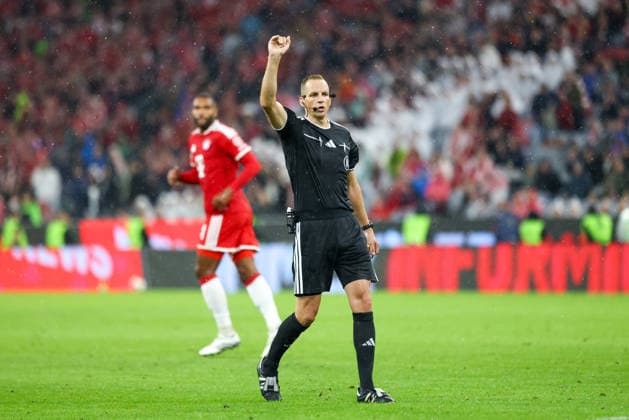 Schiedsrichter Soeren Storcks, GER, FC Bayern Muenchen vs. VfB Stuttgart, Fussball, Bundesliga, 1. Spieltag, Saison 2026 2027, 28.08.2026, DFL DFB REGULATIONS PROHIBIT ANY USE OF PHOTOGRAPHS as IMAGE SEQUENCES and or QUASI-VIDEO, GER, FC Bayern Muenchen vs. VfB Stuttgart, Fussball, Bundesliga, 1. Spieltag, Saison 2026 2027, 28.08.2026 Muenchen *** Referee Soeren Storcks, GER, FC Bayern Munich vs. VfB Stuttgart, Soccer, Bundesliga, Matchday 1, 2026–2027 Season, August 28, 2026, DFL and DFB regulations prohibit any use of photographs as image sequences and or quasi-video, GER, FC Bayern Munich vs. VfB Stuttgart, Soccer, Bundesliga, Matchday 1, 2026–2027 season, August 28, 2026, Munich Copyright: xEibner-Pressefoto JennixMaulx EP_JML