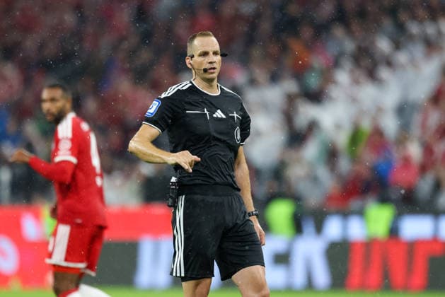Schiedsrichter Soeren Storcks, GER, FC Bayern Muenchen vs. VfB Stuttgart, Fussball, Bundesliga, 1. Spieltag, Saison 2026 2027, 28.08.2026, DFL DFB REGULATIONS PROHIBIT ANY USE OF PHOTOGRAPHS as IMAGE SEQUENCES and or QUASI-VIDEO, GER, FC Bayern Muenchen vs. VfB Stuttgart, Fussball, Bundesliga, 1. Spieltag, Saison 2026 2027, 28.08.2026 Muenchen *** Referee Soeren Storcks, GER, FC Bayern Munich vs. VfB Stuttgart, Soccer, Bundesliga, Matchday 1, 2026–2027 Season, August 28, 2026, DFL and DFB regulations prohibit any use of photographs as image sequences and or quasi-video, GER, FC Bayern Munich vs. VfB Stuttgart, Soccer, Bundesliga, Matchday 1, 2026–2027 season, August 28, 2026, Munich Copyright: xEibner-Pressefoto JennixMaulx EP_JML