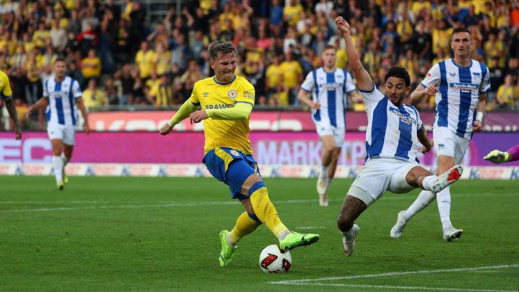Braunschweig vs Hertha BSC, 2. BL Braunschweig, 28.08.2026, Fußball, Herren, 2. BL, Saison 2026 2027, Eintracht Braunschweig vs. Hertha BSC Berlin: Lino Tempelmann (Eintracht Braunschweig), Kevin Sessa (Hertha BSC) (DFL DFB REGULATIONS PROHIBIT ANY USE OF PHOTOGRAPHS as IMAGE SEQUENCES and or QUASI-VIDEO) Stadion an der Hamburger Straße Niedersachsen Deutschland *** Braunschweig vs. Hertha BSC, 2nd Bundesliga Braunschweig, August 28, 2026, Soccer, Men s, 2nd Bundesliga, 2026–2027 Season, Eintracht Braunschweig vs. Hertha BSC Berlin; Lino Tempelmann (Eintracht Braunschweig), Kevin Sessa (Hertha BSC); DFL and DFB regulations prohibit any use of photographs as image sequences and or quasi-video; Stadion an der Hamburger Straße, Lower Saxony, Germany