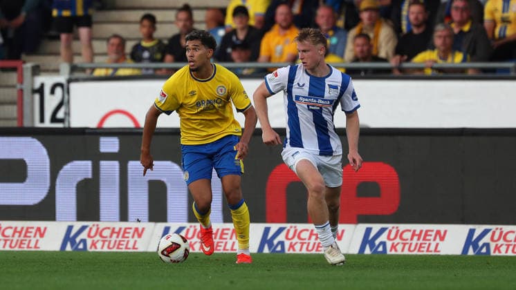 Braunschweig vs Hertha BSC, 2. BL Braunschweig, 28.08.2026, Fußball, Herren, 2. BL, Saison 2026 2027, Eintracht Braunschweig vs. Hertha BSC Berlin: Yann Sturm (Eintracht Braunschweig), Julian Eitschberger (Hertha BSC) (DFL DFB REGULATIONS PROHIBIT ANY USE OF PHOTOGRAPHS as IMAGE SEQUENCES and or QUASI-VIDEO) Stadion an der Hamburger Straße Niedersachsen Deutschland *** Braunschweig vs. Hertha BSC, 2nd Bundesliga Braunschweig, August 28, 2026, Soccer, Men s, 2nd Bundesliga, 2026–2027 Season, Eintracht Braunschweig vs. Hertha BSC Berlin; Yann Sturm (Eintracht Braunschweig), Julian Eitschberger (Hertha BSC); DFL and DFB regulations prohibit any use of photographs as image sequences and or quasi-video; Stadion an der Hamburger Straße, Lower Saxony, Germany