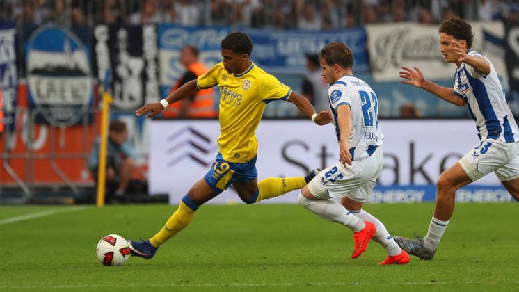 Braunschweig vs Hertha BSC, 2. BL Braunschweig, 28.08.2026, Fußball, Herren, 2. BL, Saison 2026 2027, Eintracht Braunschweig vs. Hertha BSC Berlin: Junior Ze (Eintracht Braunschweig), Mads Petersen (Hertha BSC) (DFL DFB REGULATIONS PROHIBIT ANY USE OF PHOTOGRAPHS as IMAGE SEQUENCES and or QUASI-VIDEO) Stadion an der Hamburger Straße Niedersachsen Deutschland *** Braunschweig vs. Hertha BSC, 2nd Bundesliga Braunschweig, August 28, 2026, Soccer, Men s, 2nd Bundesliga, 2026–2027 Season, Eintracht Braunschweig vs. Hertha BSC Berlin Junior Ze Eintracht Braunschweig, Mads Petersen Hertha BSC DFL DFB REGULATIONS PROHIBIT ANY USE OF PHOTOGRAPHS AS IMAGE SEQUENCES AND OR QUASI-VIDEO Stadion an der Hamburger Straße Lower Saxony Germany