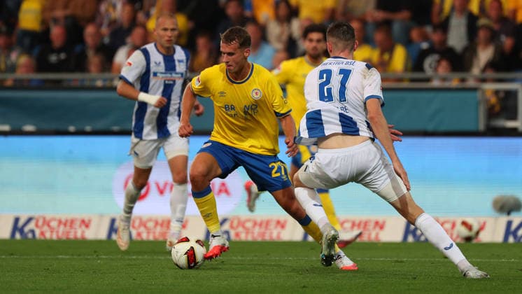 Braunschweig vs Hertha BSC, 2. BL Braunschweig, 28.08.2026, Fußball, Herren, 2. BL, Saison 2026 2027, Eintracht Braunschweig vs. Hertha BSC Berlin: Jan Urbich (Eintracht Braunschweig), Niklas Kolbe (Hertha BSC) (DFL DFB REGULATIONS PROHIBIT ANY USE OF PHOTOGRAPHS as IMAGE SEQUENCES and or QUASI-VIDEO) Stadion an der Hamburger Straße Niedersachsen Deutschland *** Braunschweig vs. Hertha BSC, 2nd Bundesliga (Braunschweig), August 28, 2026, Soccer, Men s, 2nd Bundesliga, 2026–2027 Season, Eintracht Braunschweig vs. Hertha BSC Berlin; Jan Urbich (Eintracht Braunschweig), Niklas Kolbe (Hertha BSC); DFL and DFB regulations prohibit any use of photographs as image sequences and or quasi-video; Stadion an der Hamburger Straße, Lower Saxony, Germany