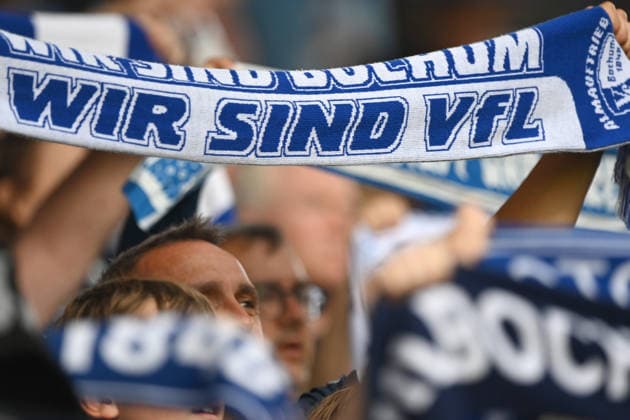 Fans des VFL Bochum mit ihren Schals, Feature, Randmotiv, Symbolfoto, Fussball 2. Bundesliga, 3. Spieltag, VfL Bochum (BO) - VfL Osnabrueck (OS) 0-1 am 28.08.2026 im Vonovia Ruhrstadion Bochum Deutschland. DFL regulations prohibit any use of photographs as image sequences and or quasi-video Â *** VFL Bochum fans with their scarves, feature, background image, symbolic photo, soccer, 2. Bundesliga, Matchday 3, VfL Bochum (BO) vs. VfL Osnabrück (OS) 0–1 on August 28, 2026, at the Vonovia Ruhrstadion in Bochum, Germany. DFL regulations prohibit any use of photographs as image sequences and or quasi-video.