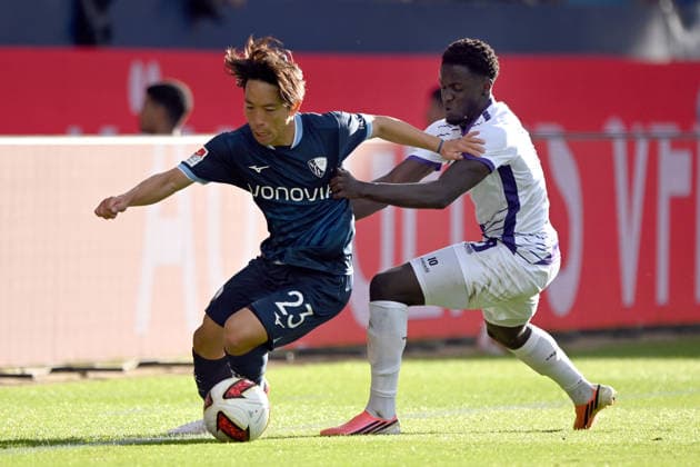 Koji MIYOSHI (BO) gegen Ismail BADJIE (VfL Osnabrueck) Aktion, Zweikampf, Fussball 2. Bundesliga, 3. Spieltag, VfL Bochum (BO) - VfL Osnabrueck (OS) 0-1 am 28.08.2026 im Vonovia Ruhrstadion Bochum Deutschland. DFL regulations prohibit any use of photographs as image sequences and or quasi-video Â *** Koji MIYOSHI (BO) vs. Ismail BADJIE (VfL Osnabrück) – Action, Tackle, Soccer, 2. Bundesliga, Matchday 3, VfL Bochum (BO) vs. VfL Osnabrück (OS) 0–1 on August 28, 2026, at the Vonovia Ruhrstadion in Bochum, Germany. DFL regulations prohibit any use of photographs as image sequences and or quasi-video.