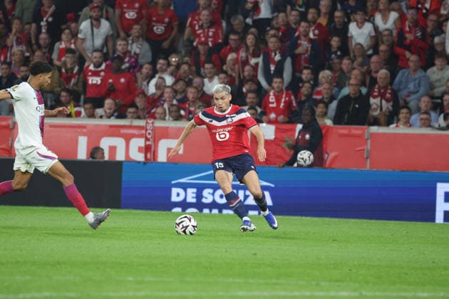 FOOTBALL : LOSC Lille vs PSG Paris Saint-Germain - Ligue 1 J2 - 28 08 2026 Romain PERRAUD (LOSC Lille) lors du match LOSC Lille vs PSG Paris Saint-Germain , Ligue 1 J2, Decathlon Arena stade Pierre Mauroy, le 28 aoÃ»t 2026 - photo Laurent Sanson PsnewZ  Copyright: xLaurentxSANSONx xPsnewZx