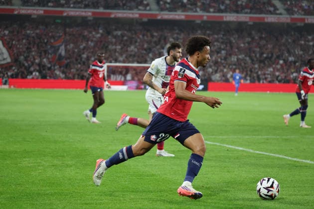 FOOTBALL : LOSC Lille vs PSG Paris Saint-Germain - Ligue 1 J2 - 28 08 2026 Tiago SANTOS (LOSC Lille) lors du match LOSC Lille vs PSG Paris Saint-Germain , Ligue 1 J2, Decathlon Arena stade Pierre Mauroy, le 28 aoÃ»t 2026 - photo Laurent Sanson PsnewZ  Copyright: xLaurentxSANSONx xPsnewZx