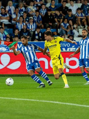ESP: LaLiga EA Sports Deportivo Alaves v Villarreal CF Santiago Comesana Veiga of Villarreal during LaLiga EA Sports between Deportivo Alaves v Villarreal CF played at Mendizorroza Stadium in Vitoria Gasteiz on August 28, 2026 in Spain VITORIA Spain Futbol Copyright: xMiguelxGarciax xAgenciaxLOFx
