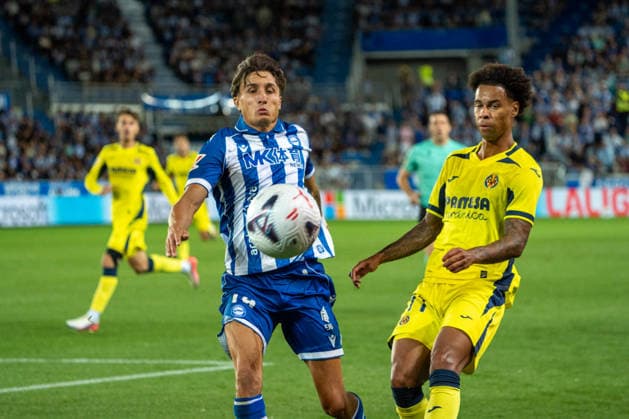 ESP: LaLiga EA Sports Deportivo Alaves v Villarreal CF Nahuel Tenaglia of Alaves and Tajon Buchanan of Villarreal during LaLiga EA Sports between Deportivo Alaves v Villarreal CF played at Mendizorroza Stadium in Vitoria Gasteiz on August 28, 2026 in Spain VITORIA Spain Futbol Copyright: xMiguelxGarciax xAgenciaxLOFx