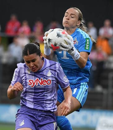 28.08.2026, xophax, Fussball 1.Bundesliga, 1.FC Koeln Frauen-Bundesliga , Frauenfussball. Frauen Bundesliga Google Pixel Frauen.Bundesliga 26 27. 1.FC Köln gegen TSG Hoffenheim. Torfrau Lisa Schmitz , rechts ( 1.FC Köln ) und Julia Svenja Fölmli , links ( TSG Hoffenheim ) Koeln *** August 28, 2026, xophax, Soccer 1 Bundesliga, 1. FC Köln Women s Bundesliga, Women s Soccer, Women s Bundesliga, Google Pixel, Women s Bundesliga, August 26–27, 1. FC Köln vs. TSG Hoffenheim, goalkeeper Lisa Schmitz (right, 1. FC Köln) and Julia Svenja Fölmli (left, TSG Hoffenheim), Cologne